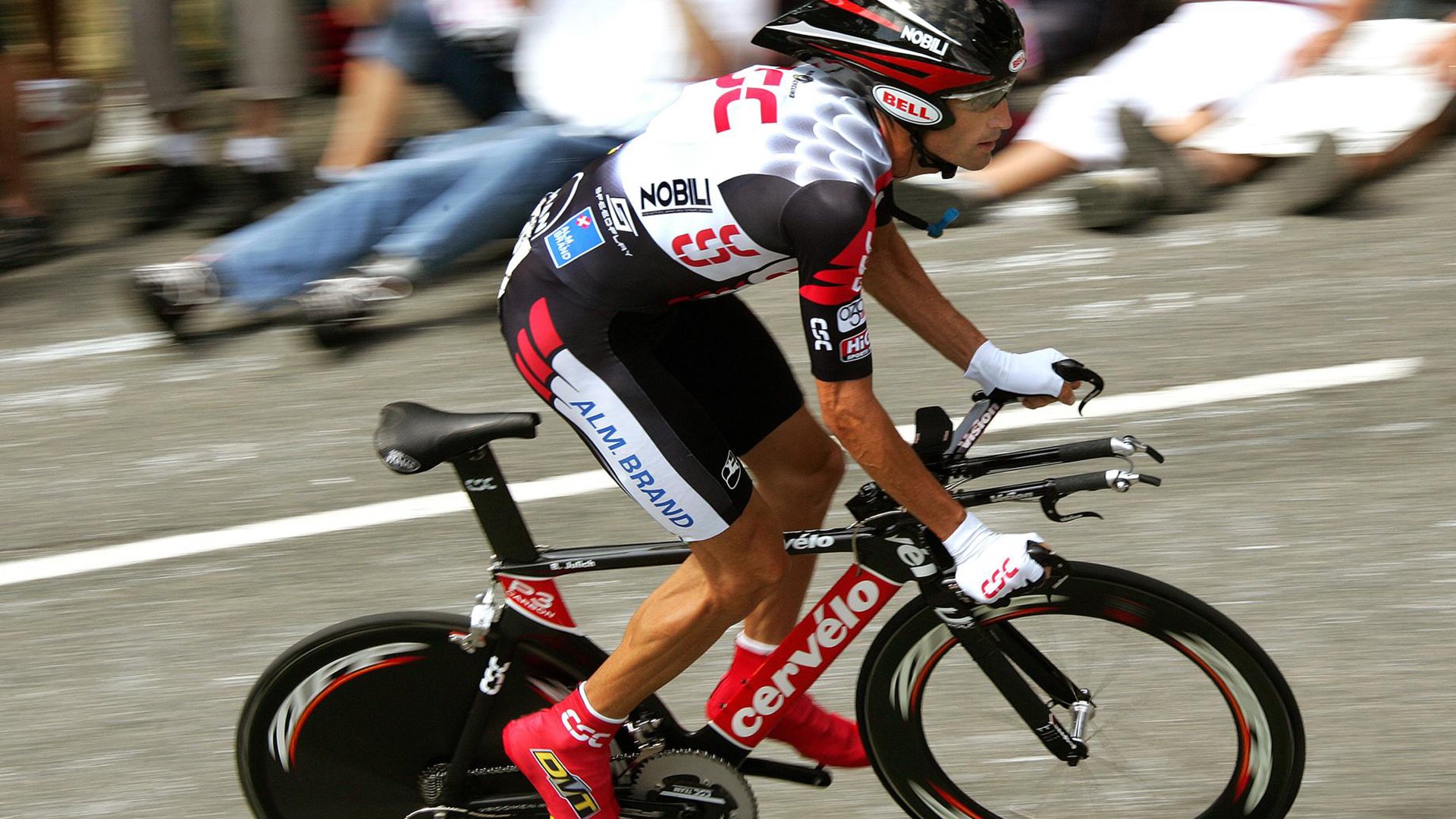 “六人制袋棍球:成都七中东部赛场精彩对抗,观众热血沸腾”